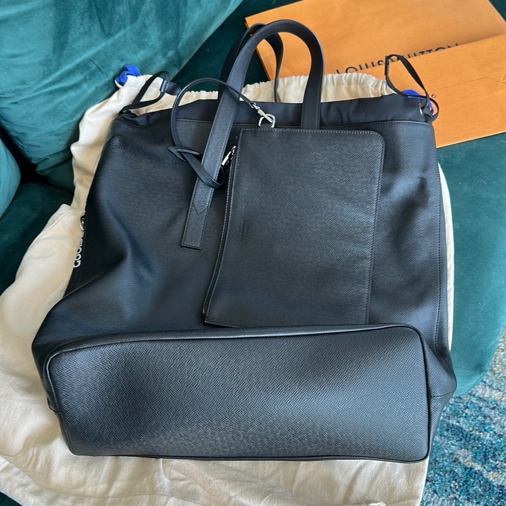 Louis Vuitton Cabas Light Taiga Tote